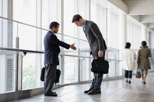 ارائه خدمات با لحن مؤدبانه در سالن‌های CIP